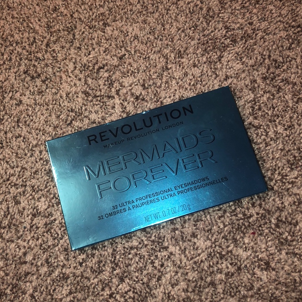 Revolution “Mermaids Forever” Eyeshadow Pallete🌸
